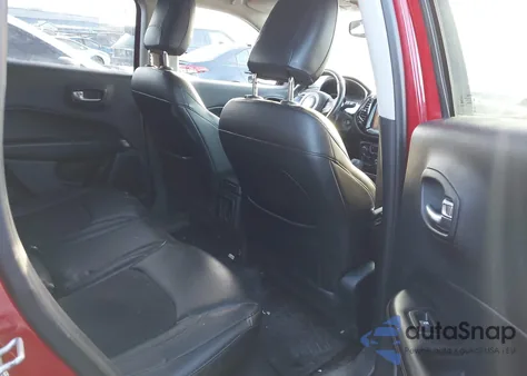 2018 Jeep Compass Latitude 4X4 z USA, uszkodzony, nr VIN 3C4NJDBB2JT265905